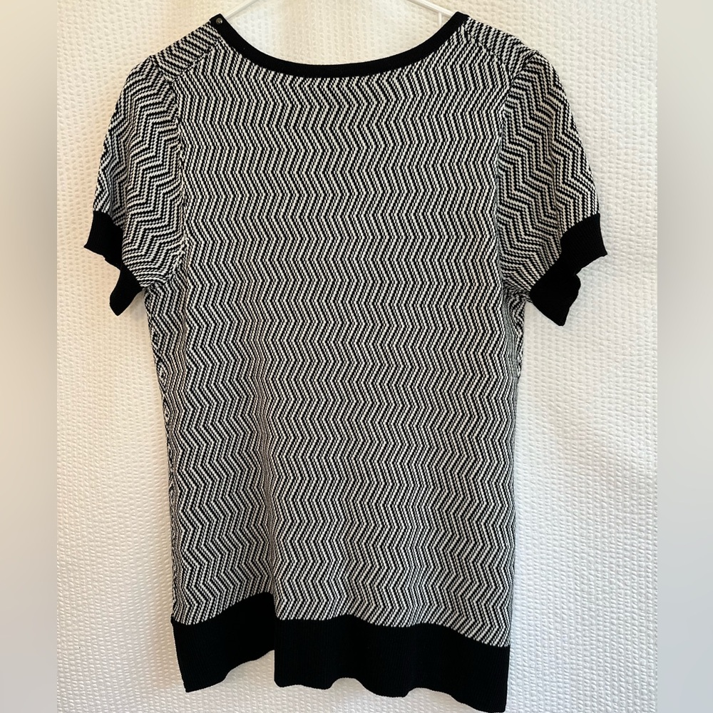 CABLE & GAUGE Black White Chevron Knit Studded V-Neck Sweater Top Large NWT - Picture 2 of 8
